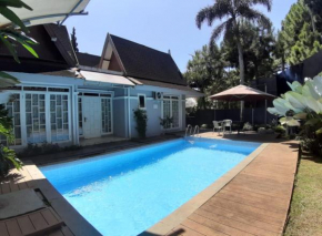 Villa kota bunga di puncak bogor ada kolam pribadi